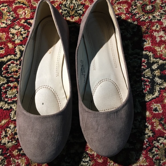 Bella Marie Dana-12 Taupe Saude flat rounded shoes - Picture 1 of 3